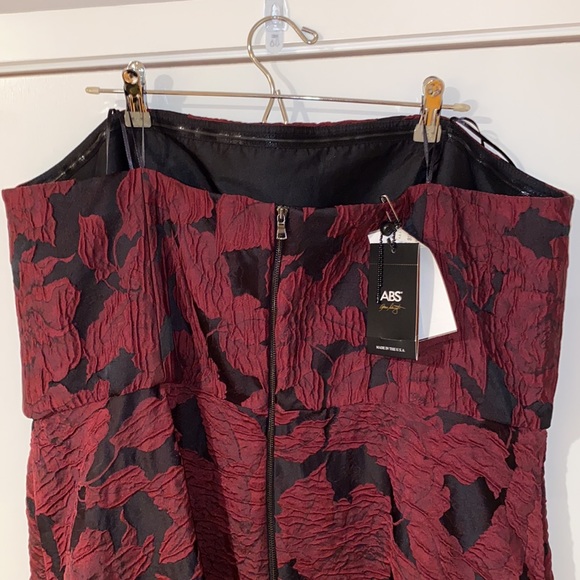 Allen Schwartz Strapless Gown - Picture 9 of 16